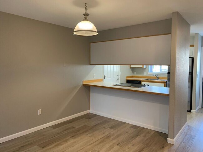 Building Photo - 13631 SE Oatfield Rd