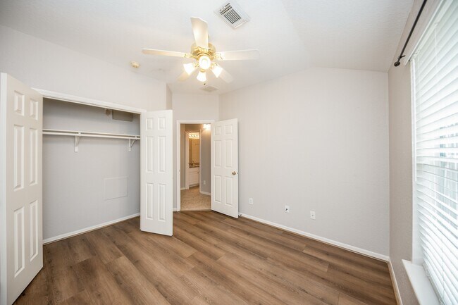 Building Photo - 14618 Rochelle Ct
