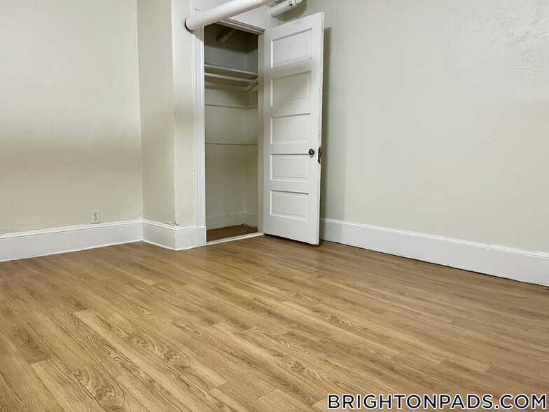 Building Photo - 7 Mt Hood Rd