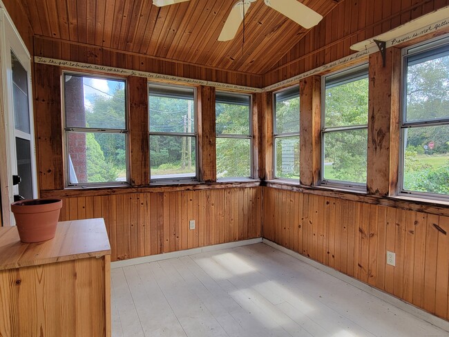 Building Photo - 72 Latham Rd