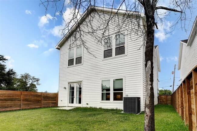 Building Photo - 7810 Kenton St