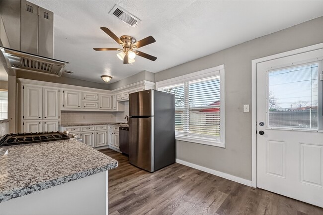 Building Photo - 3613 Truxton Dr