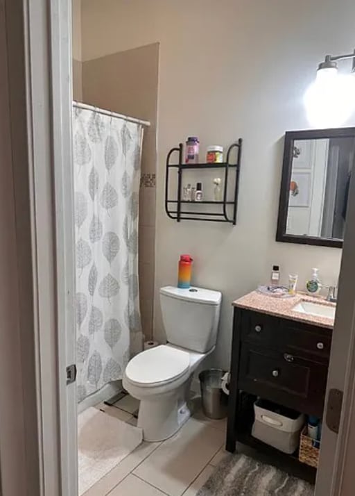 Building Photo - 1827 Vineyard St