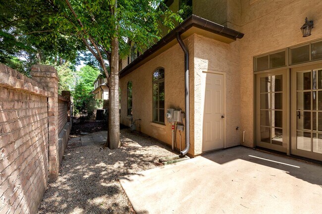 Building Photo - 8819 Provence Village Ln