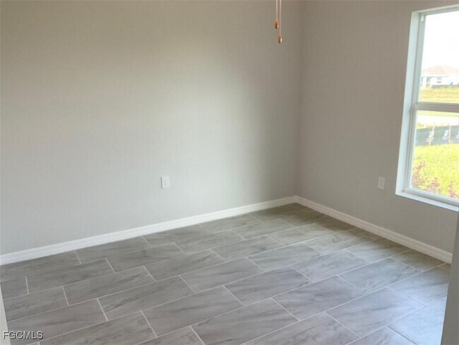 Building Photo - 1708 NE 33rd Ln