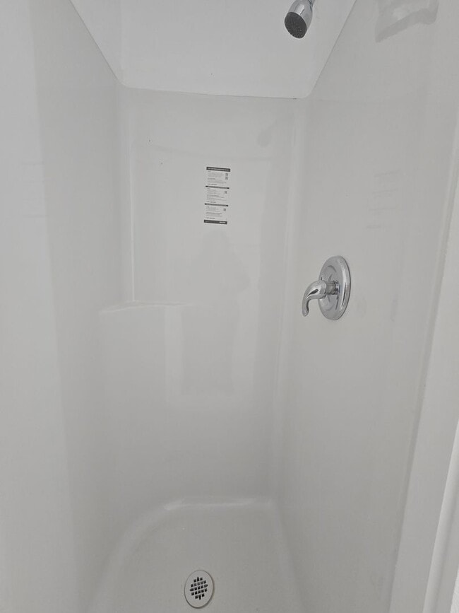 Building Photo - Beautiful 2Bedroom Home Available Now!