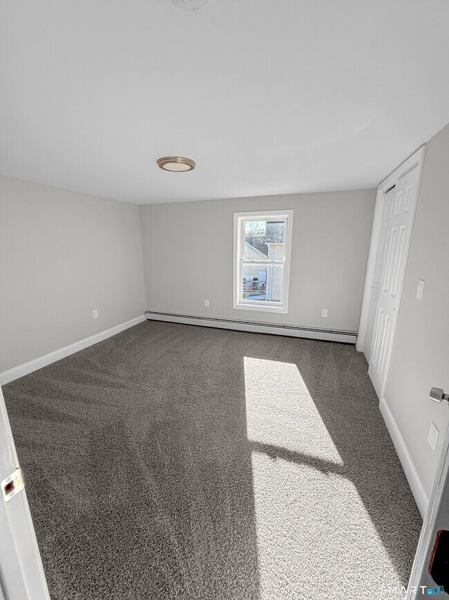 Building Photo - 4 River Rd