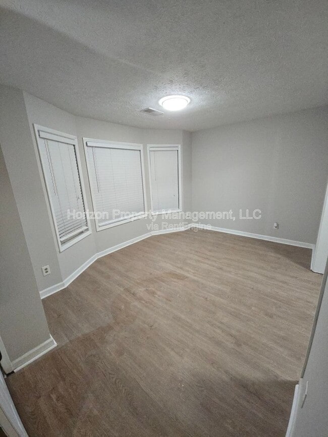 Building Photo - 5142 Farm Pl Dr NE