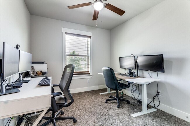 Building Photo - Beautifully Updated 3 Bed, 2.5 Bath in Pea...