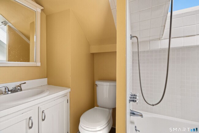 Building Photo - 263 Seymour Rd