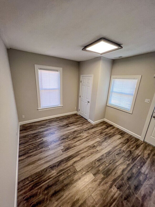 Building Photo - 2437-2439 Indianola Avenue