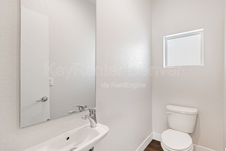 Building Photo - 5535 W 10th Ave