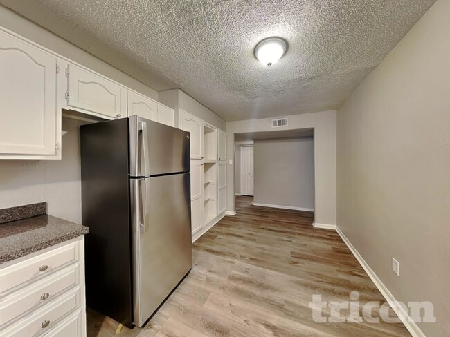 Building Photo - 1210 Green Hill Dr