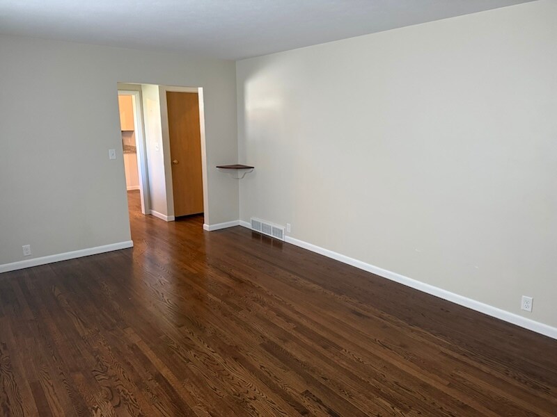 Building Photo - 1725 Elmwood Ln