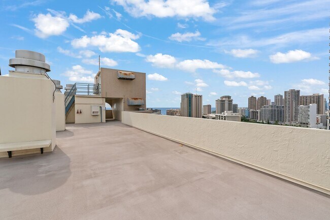 Building Photo - 2092 Kuhio Ave #906