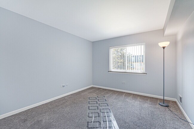 Building Photo - 9446 Bay Colony Dr