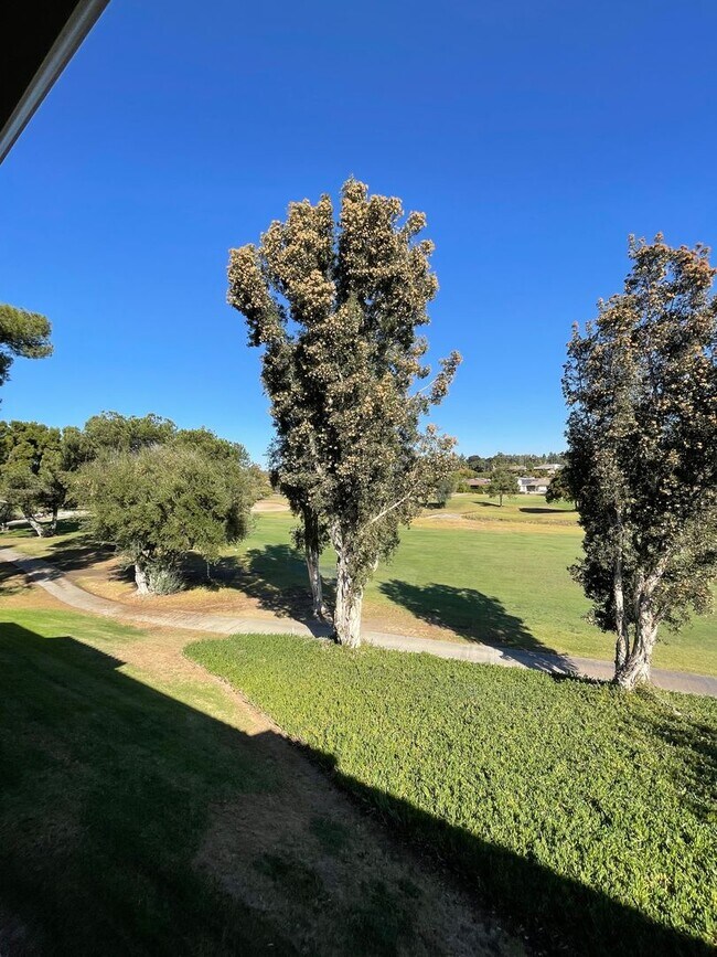 Building Photo - Charming 3Br/2Ba Updated Fully Furnished Vacation Rental W/ Golf Course View