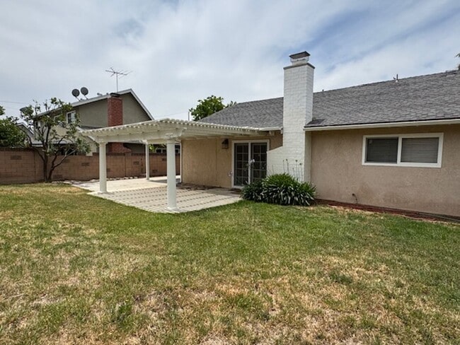 Building Photo - One story home in Simi Valley
