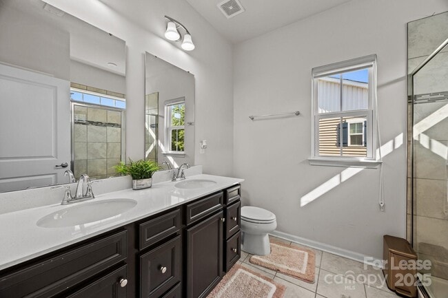 Building Photo - 2665 Grantham Place Dr