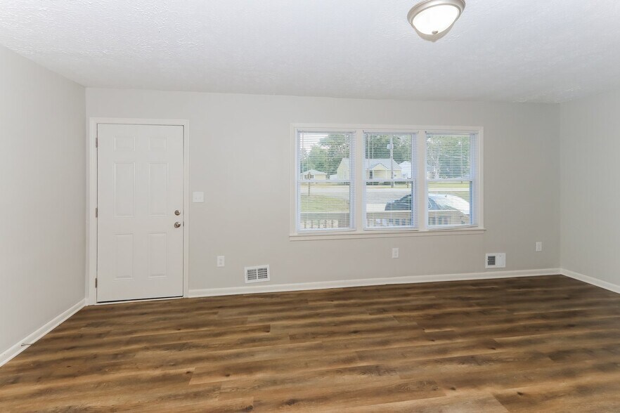 Building Photo - 1570 Engle Dr