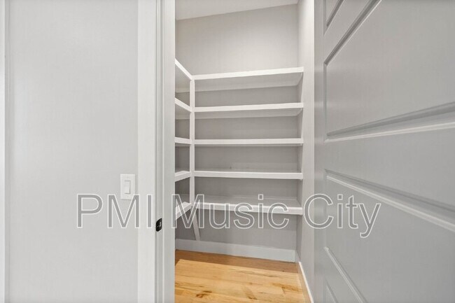 Building Photo - 1403 10th Ave N