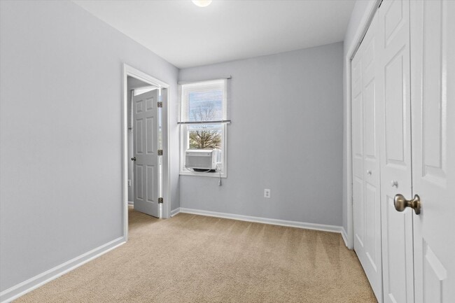 Building Photo - 6BR / 5BA Single-Family Home | 2,663 Sq Ft | Private Driveway | Deck | $4,200/mo Spacious 6-bedro...