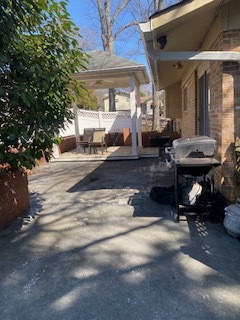 Covered Patio - 7320 Sara St