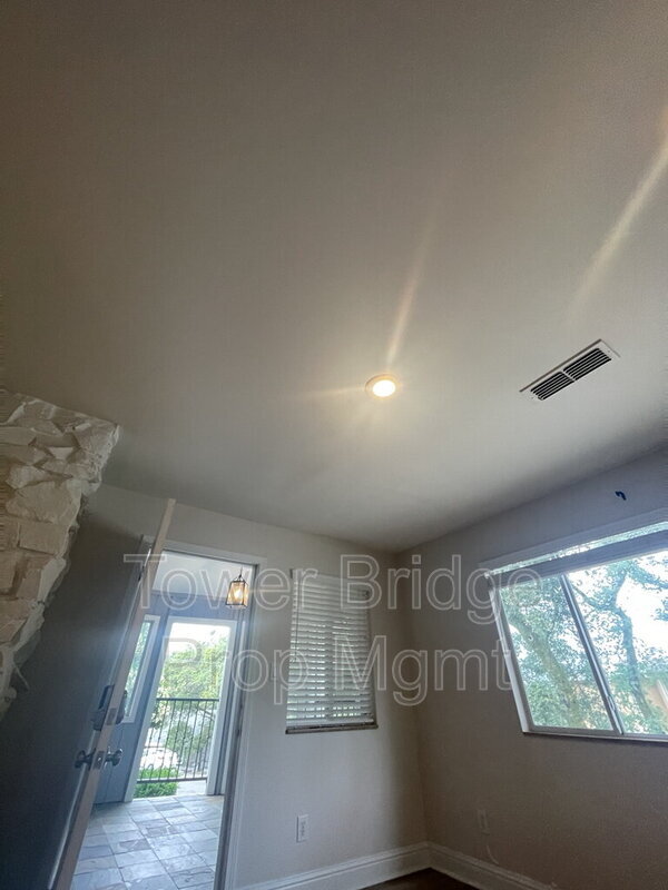Building Photo - 737 Cresta Ct