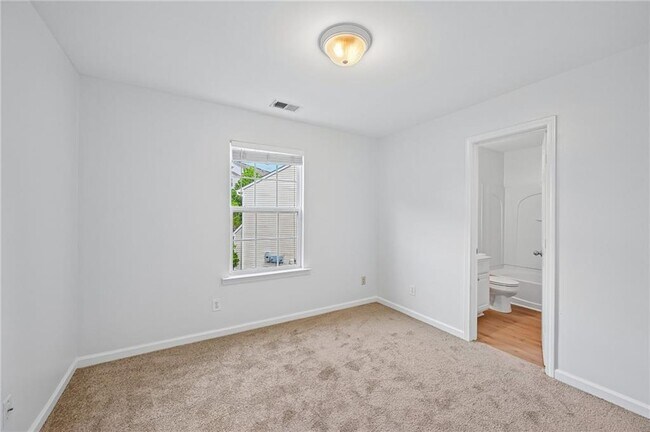 Building Photo - 725 Crestwell Cir