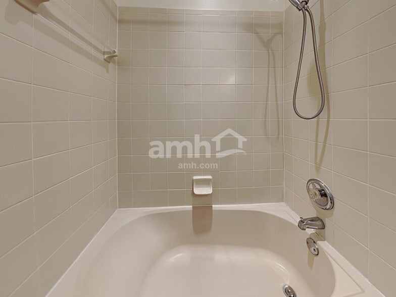 Building Photo - 8638 Sandy Plains Dr