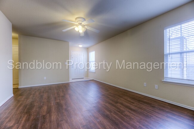 Building Photo - For Lease | Sand Springs | $1125 Rent | Av...
