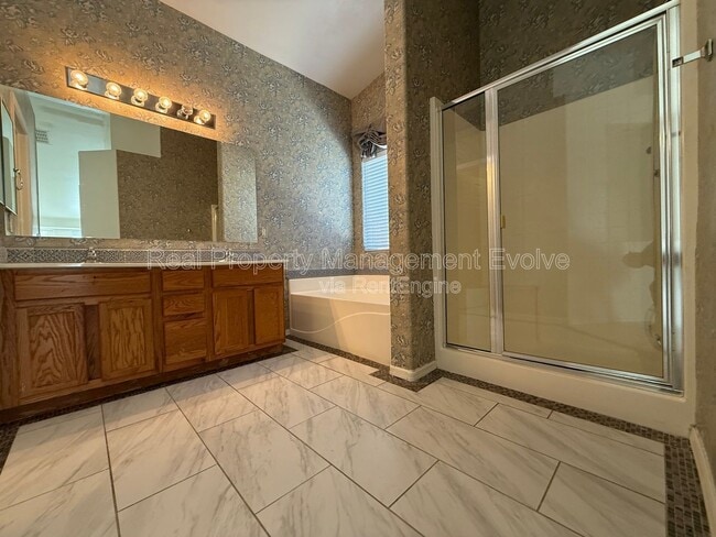 Building Photo - 9907 West Riverside Avenue