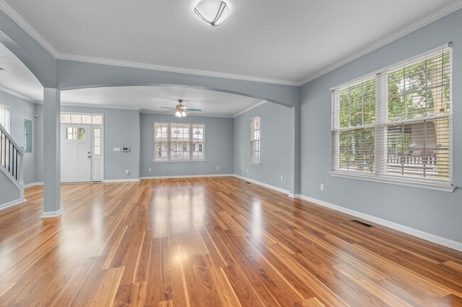 Building Photo - 426 W 28th St