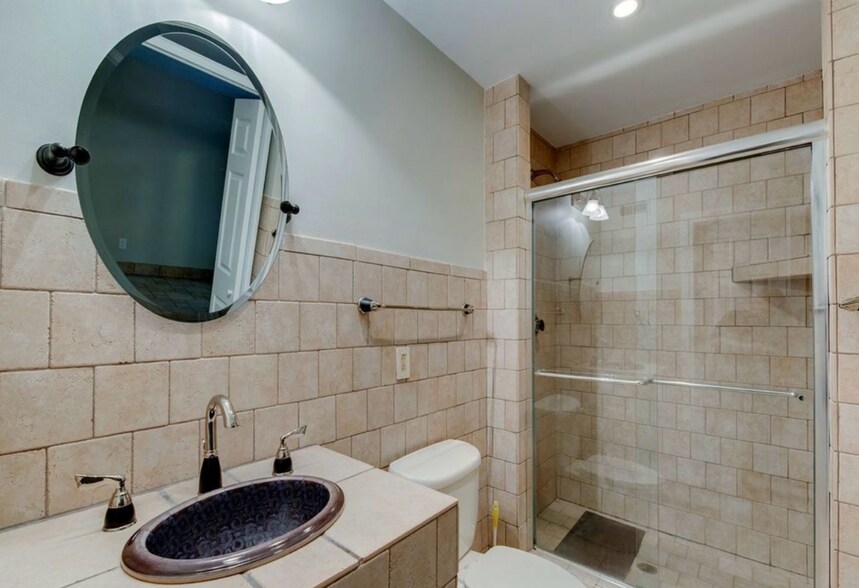 Building Photo - 315 Settlers Ln