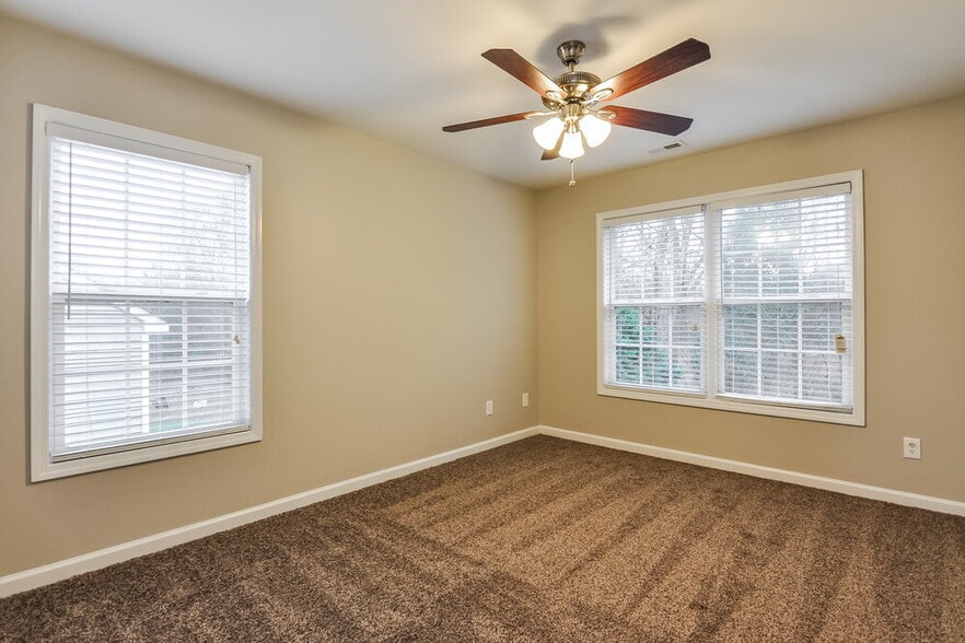 Building Photo - 4049 Laurel Glen Dr