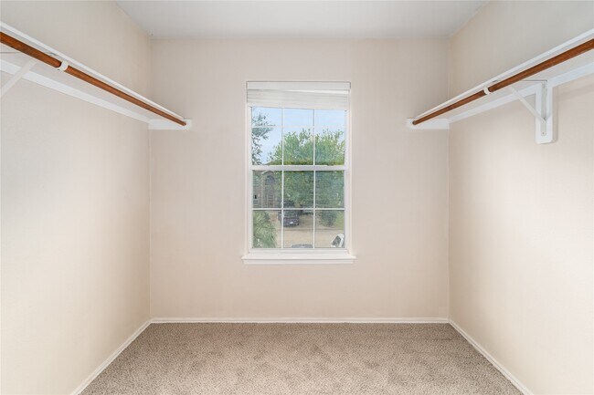 Building Photo - 18218 Thicket Grove Rd