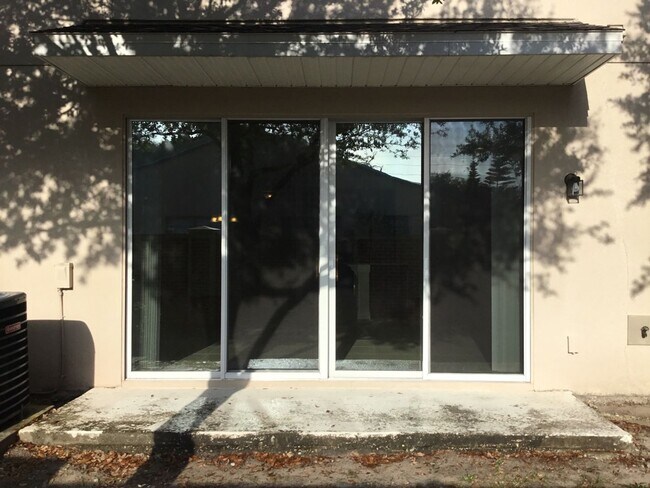 Building Photo - 3 bedroom, 2.5 bathrom townhome in Oviedo