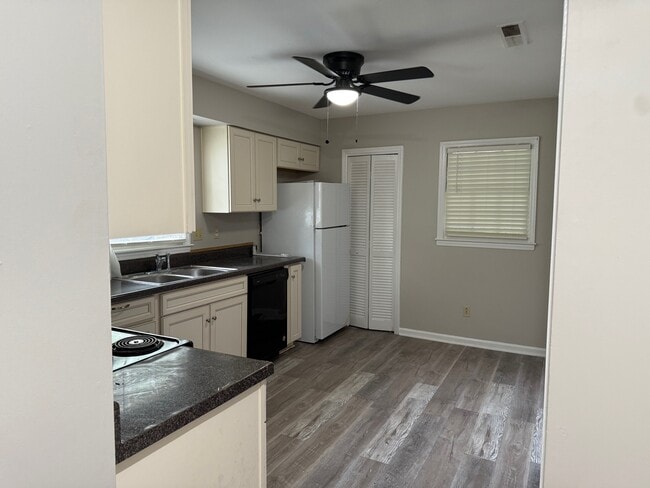Building Photo - 5841 Falstaff Dr