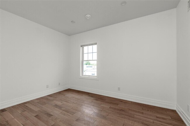 Building Photo - 22 Sagamore Hill Dr