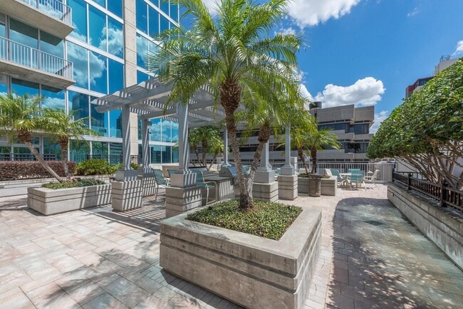 Building Photo - 777 N Ashley Dr