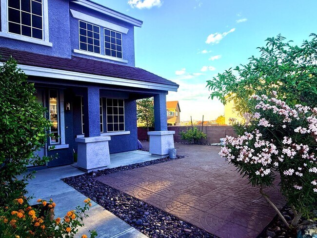 Building Photo - Five bedroom home in Henderson with downstairs bedroom and pool And Spa