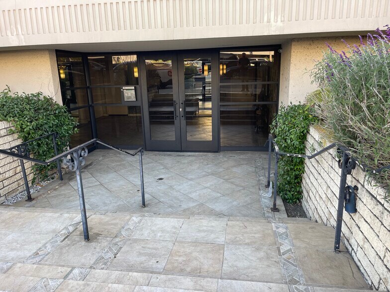 Building Photo - 2175 S Beverly Glen Blvd