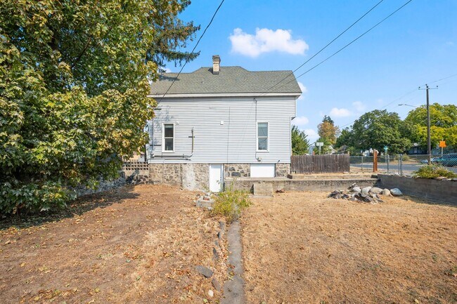 Building Photo - Charming 3 Bed 2 Bath Emerson Garfield Rem...