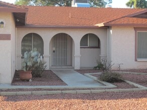 Building Photo - Garden Dr
