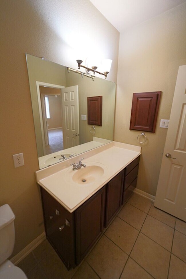 Building Photo - Beautiful Home Now Available in the Covete...