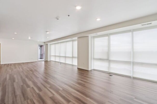 Building Photo - $2,575 | 1 Bedroom, 2 Bathroom Condo | Pet Friendly* | Available for Immediate move-in!