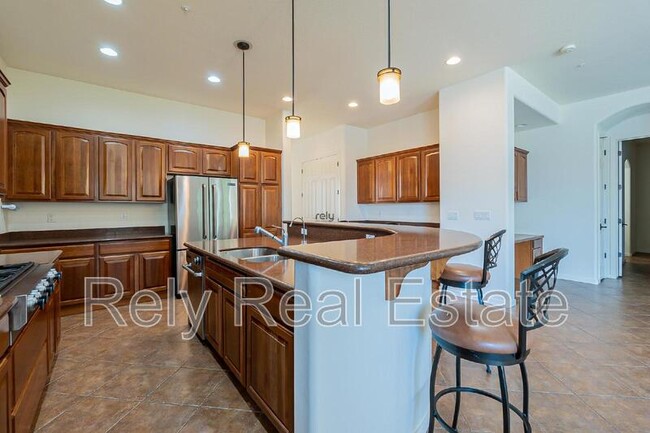 Building Photo - 734 W Juniper Ln
