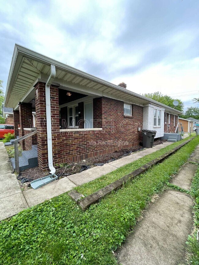 Building Photo - 831 N Emerson Ave