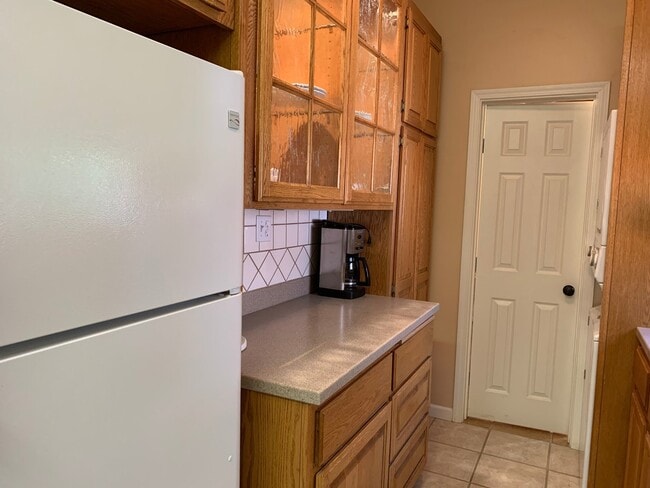 Building Photo - Studio