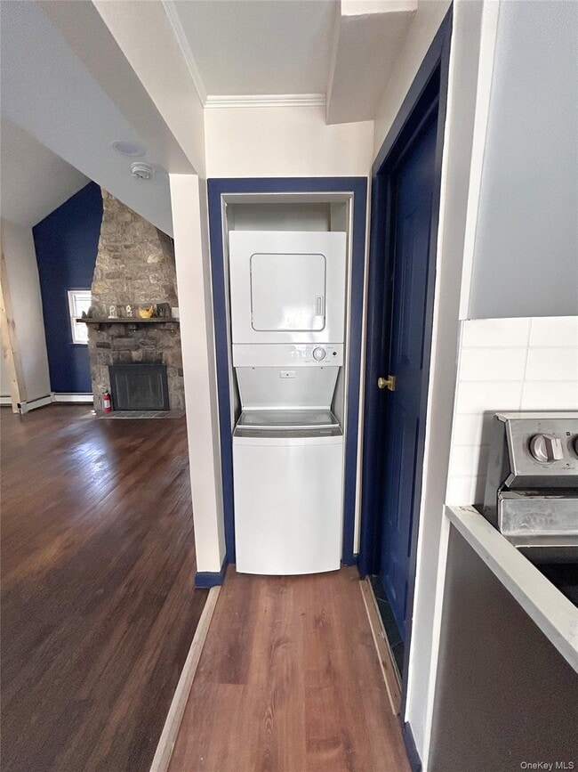 Building Photo - 451 E Main St